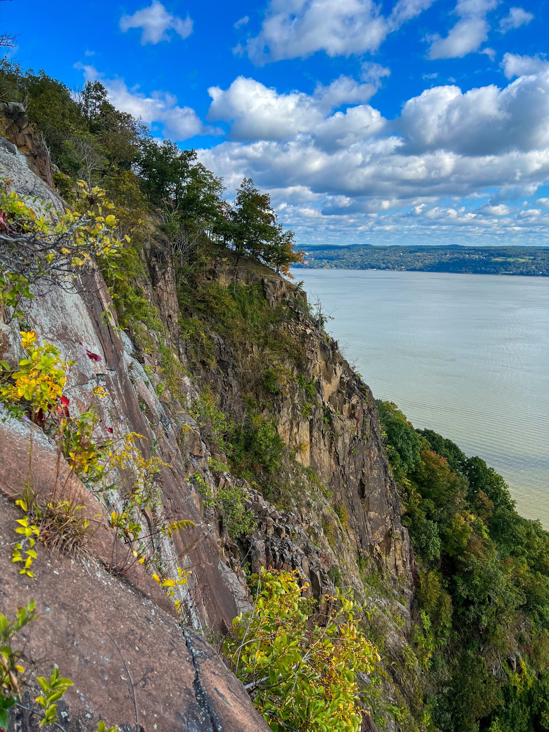 View from Hook Mountain State Park overlooking the Hudson River near Valley Cottage, New York, a scenic Rockland County destination near HappyNest laundry pickup and delivery customers.