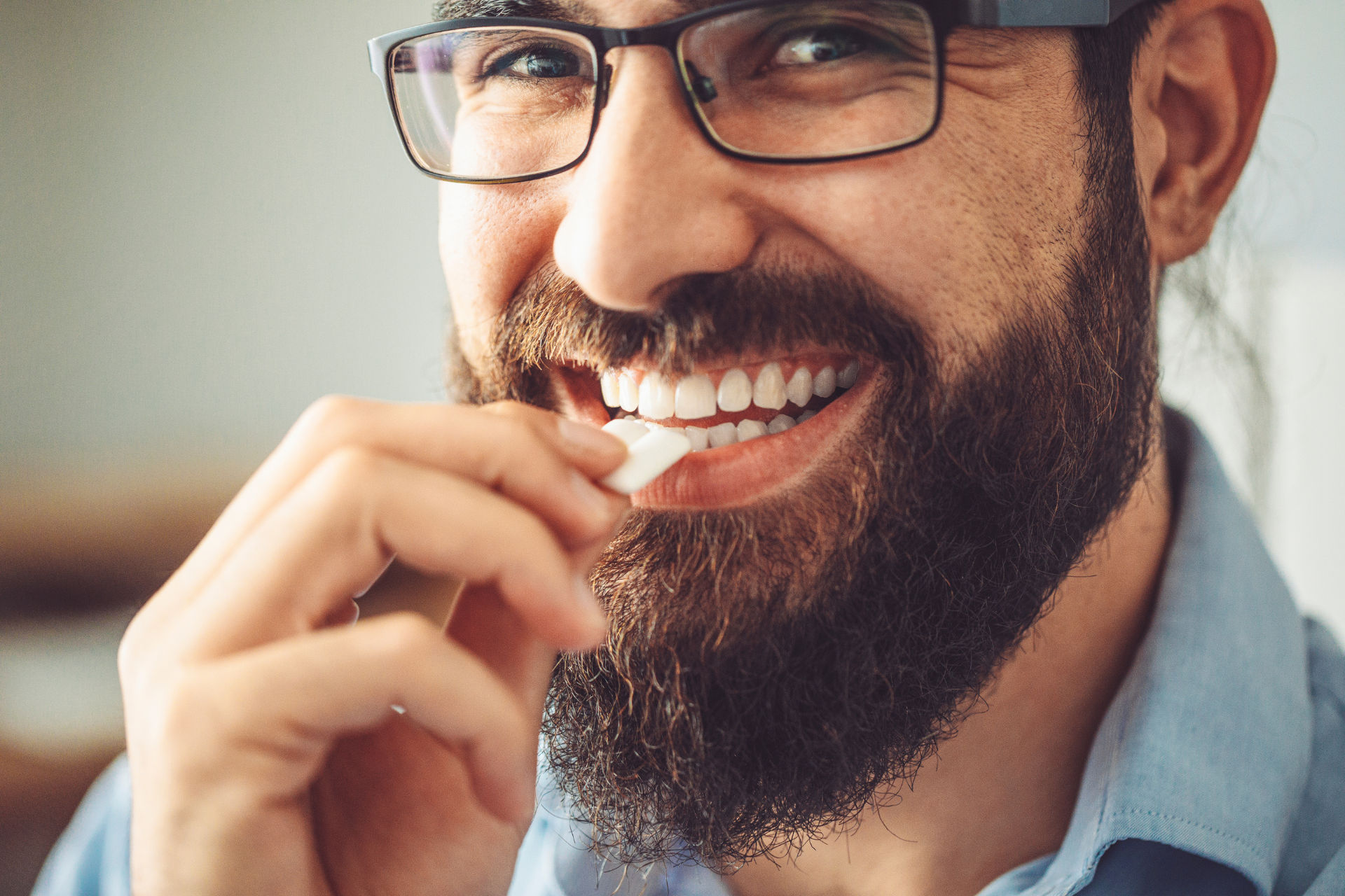 man chewing sugar-free gum 