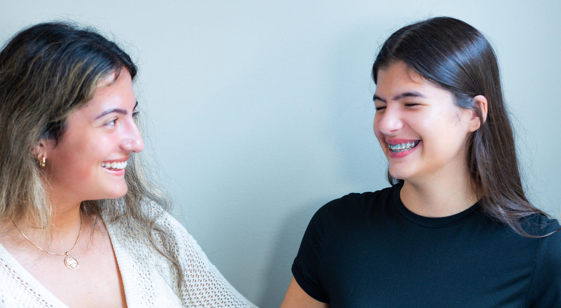 Two smiling teen girls who are good candidates for clear aligner treatment