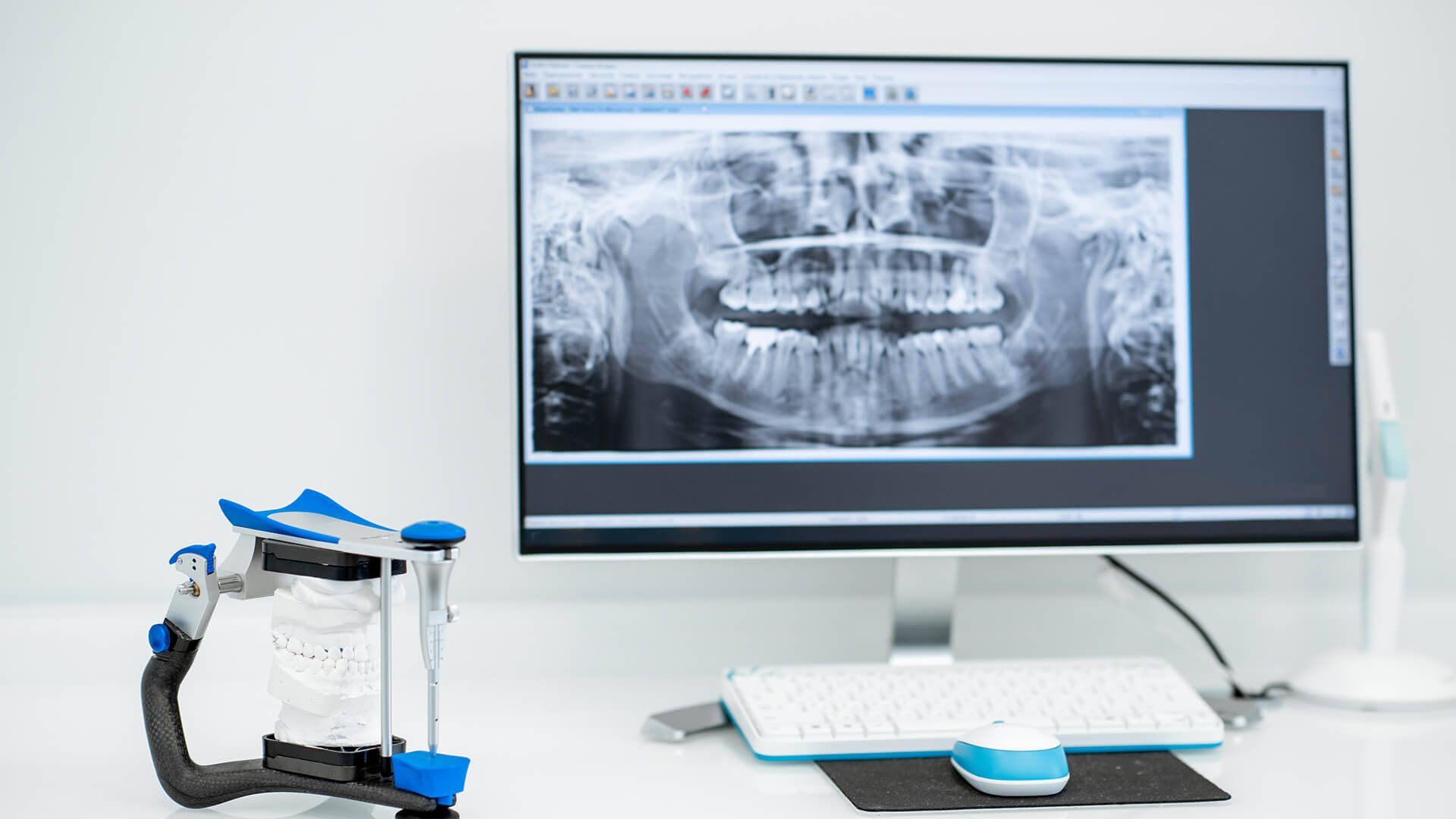 Working place with computer and artificial jaw in the dental office