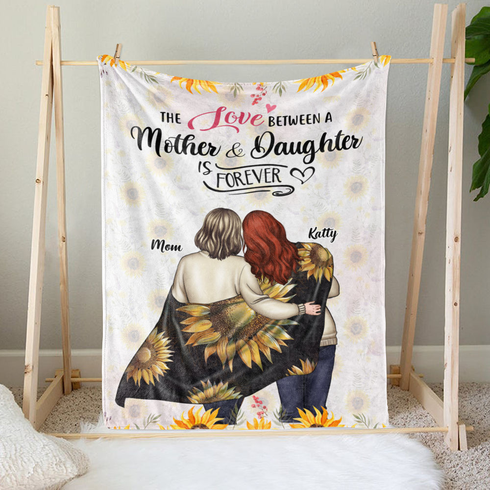 Daughter and Mother Blanket - The love between a Mother and Daughters is  forever (Black)