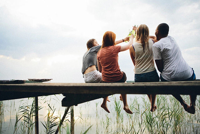 20 Meaningful Friendship Gifts to Celebrate National Friendship Day