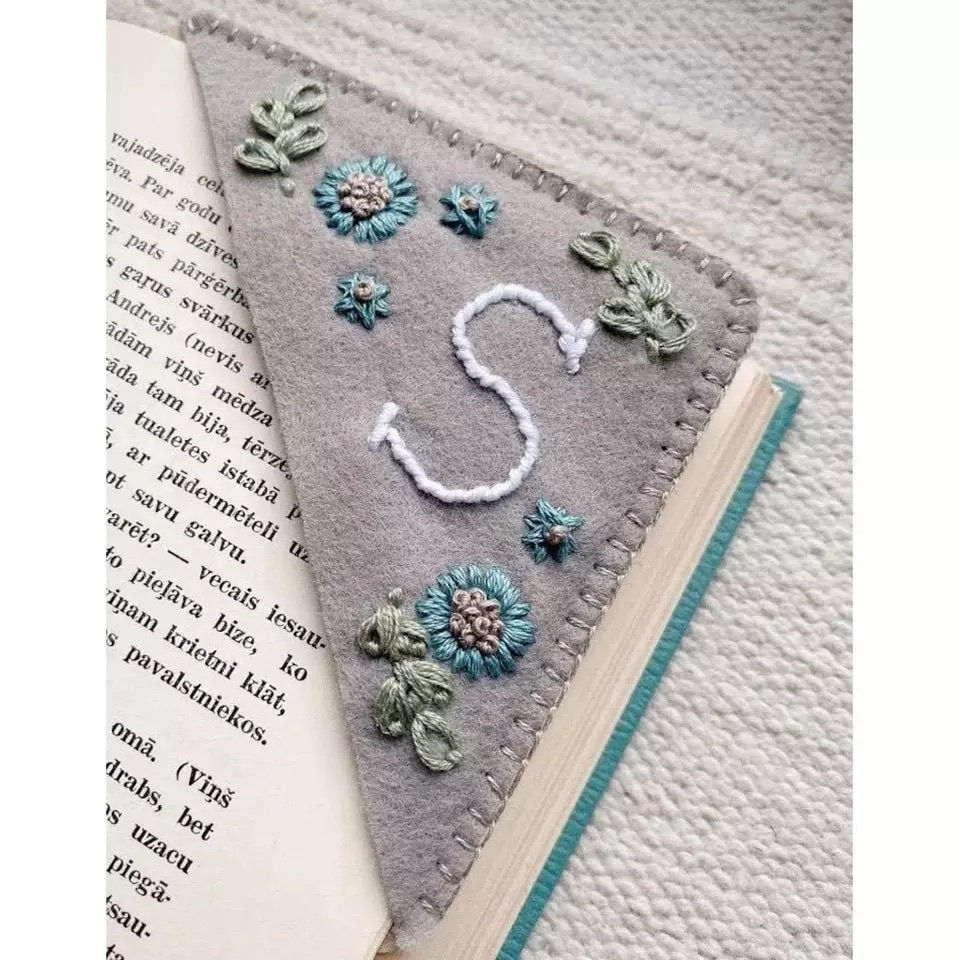 Personalized Gift - Hand embroidered corner bookmark - Custom letter book mark_5