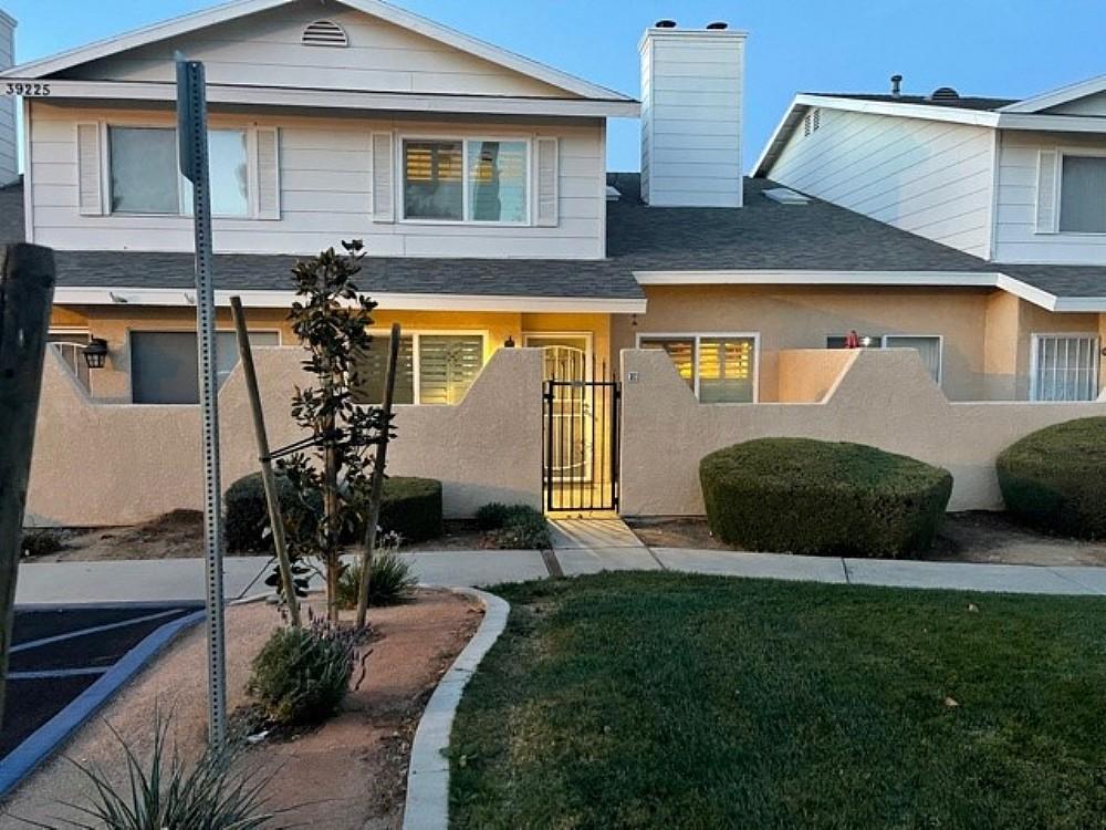 Elfyer - Palmdale, CA House - For Sale