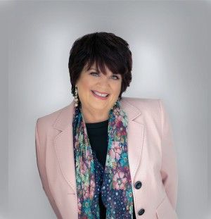 Holly Hanlin Realtor Photo