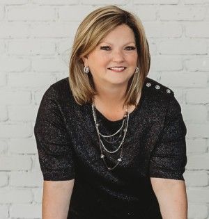 Bonnie Lloyd Realtor Photo