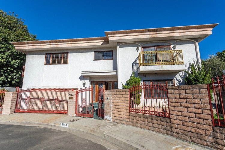 2744 S Bentley Ave