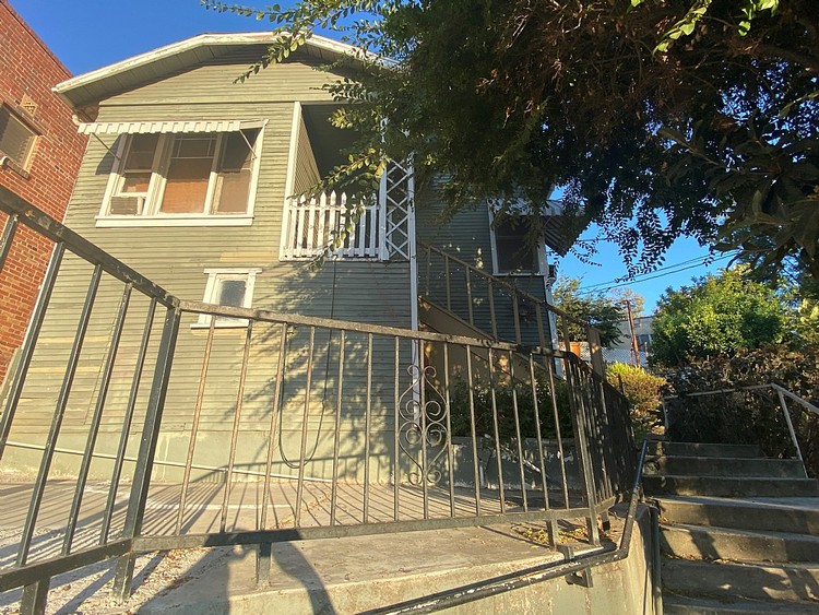 907 Dexter st