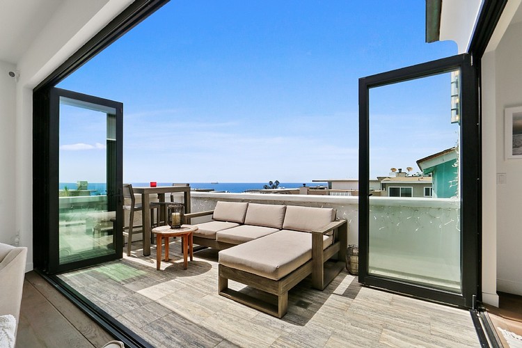 2215 Bayview Dr