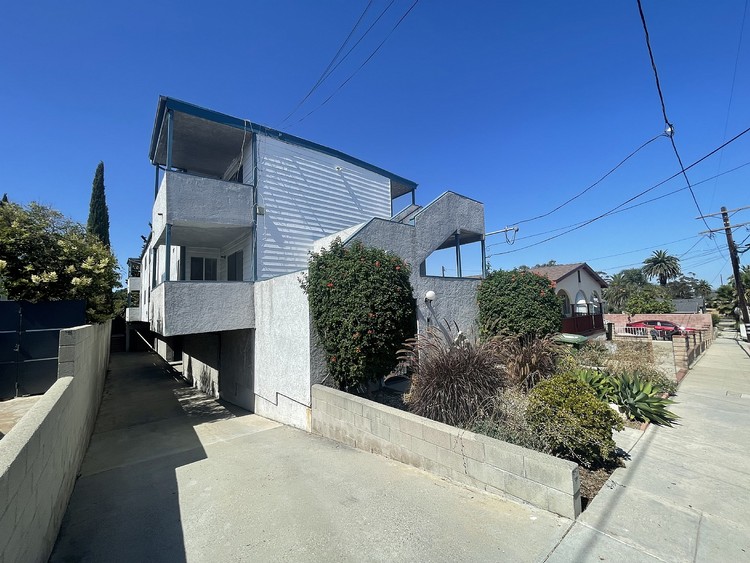 832 W Crestwood Ave