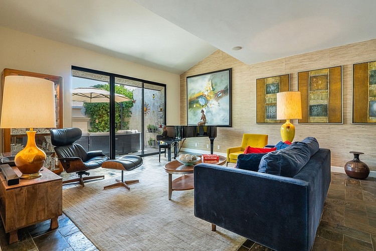 1341 E. Amado Road