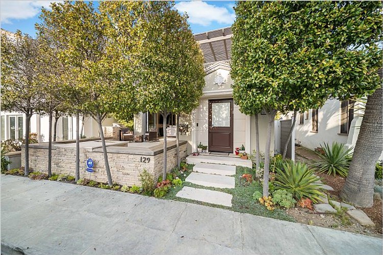 129 Corinthian Walk