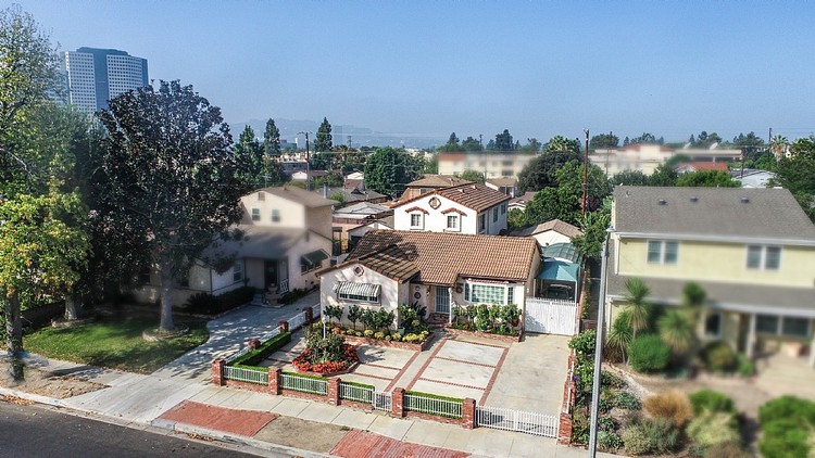 409 N Avon