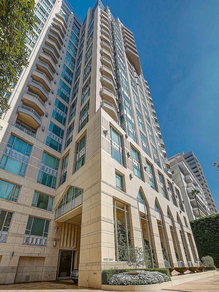 10727 Wilshire Blvd.