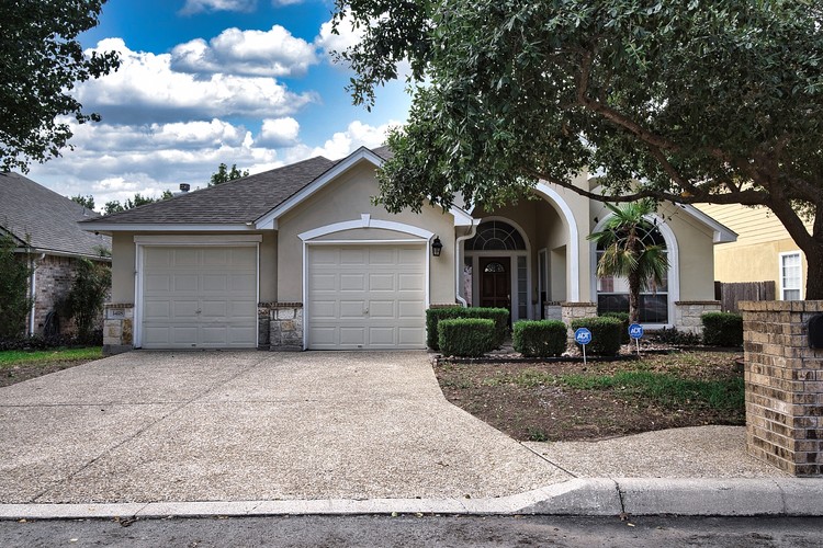 1418 Bluff Forest