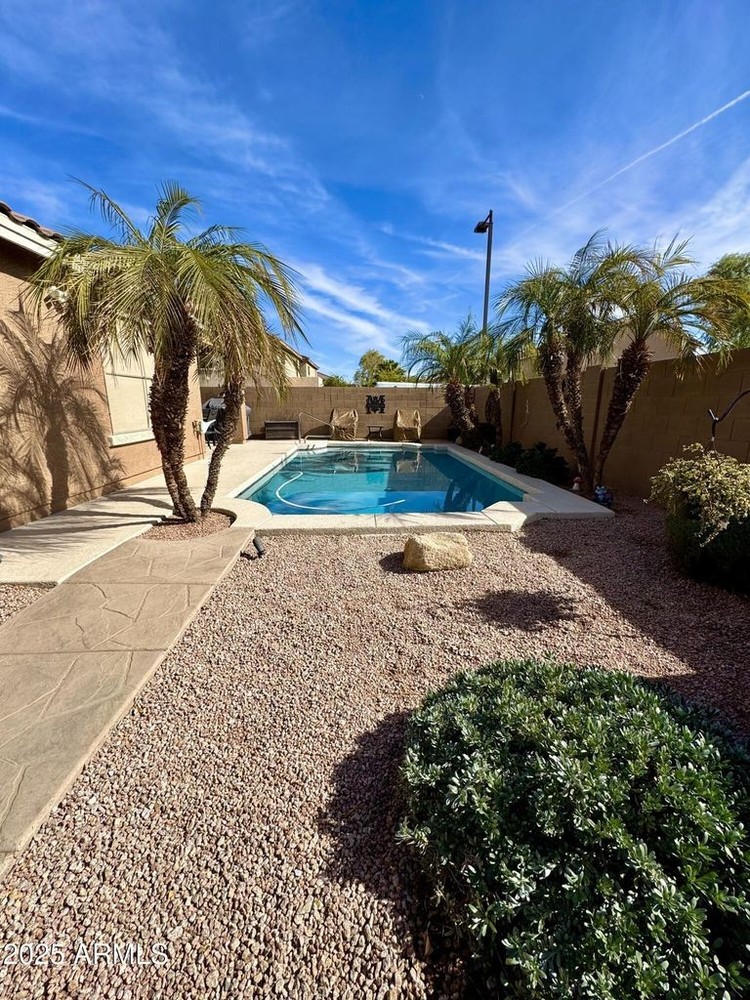 8927 E Posada Ave