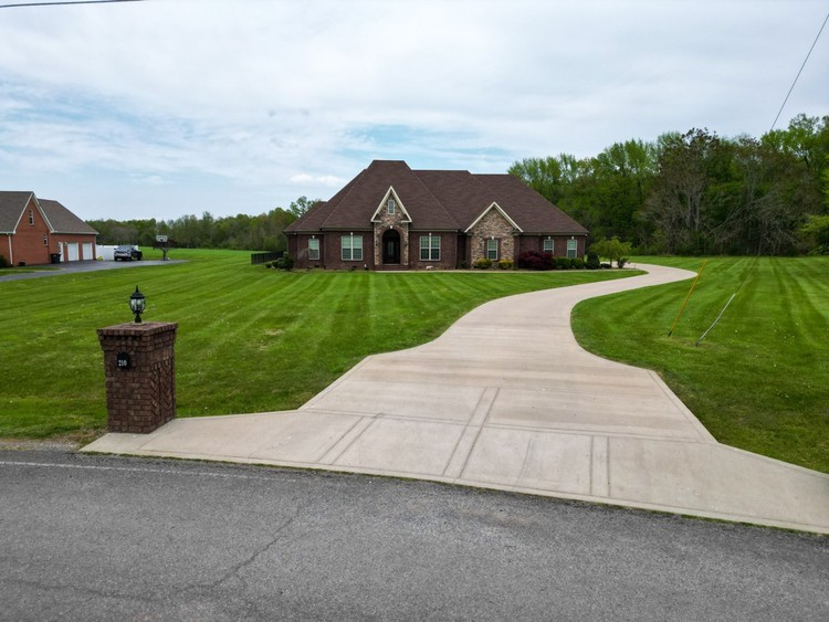 210 Michael Cir