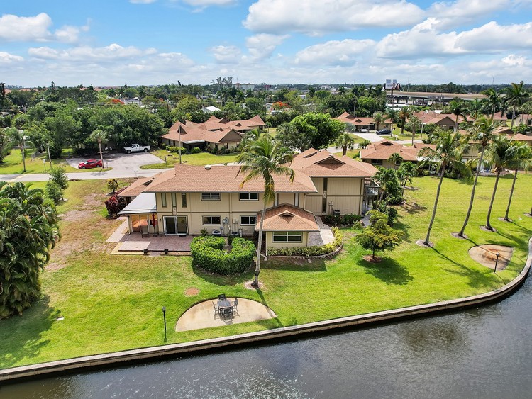 4265 Island Cir