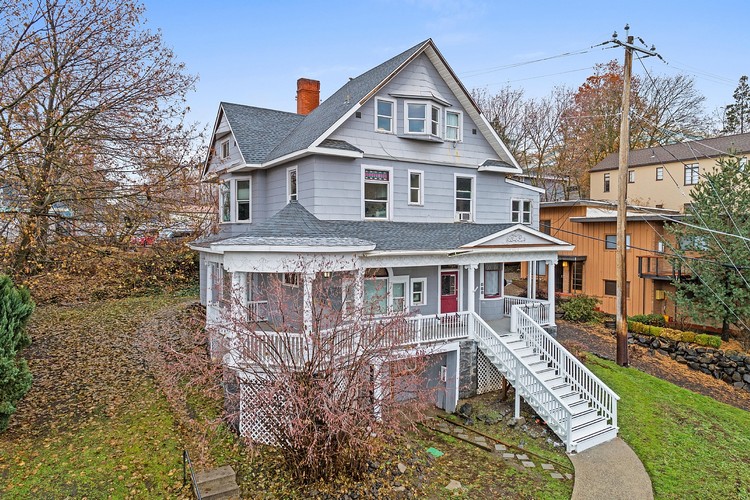 611 S Bernard St