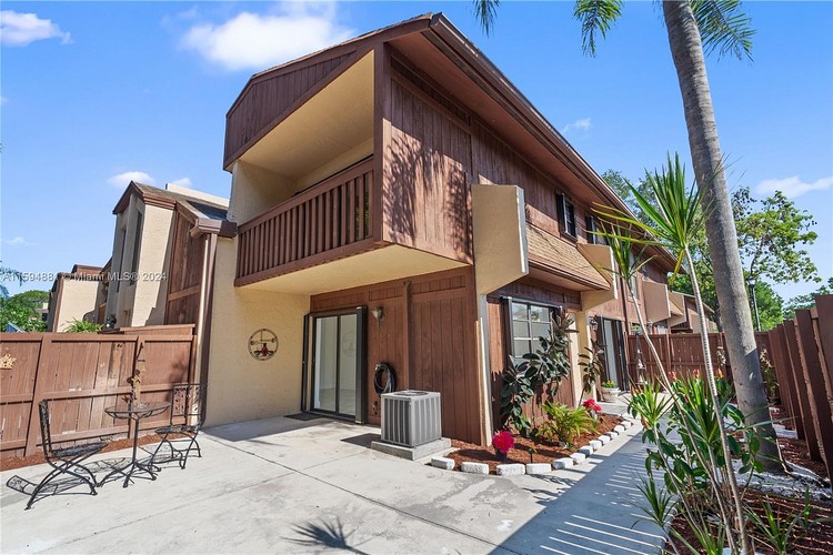 7009 SW 115 PL