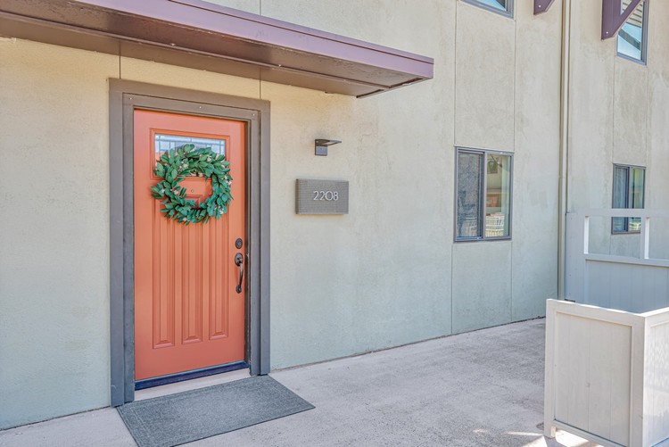 2208 Admiralty Lane