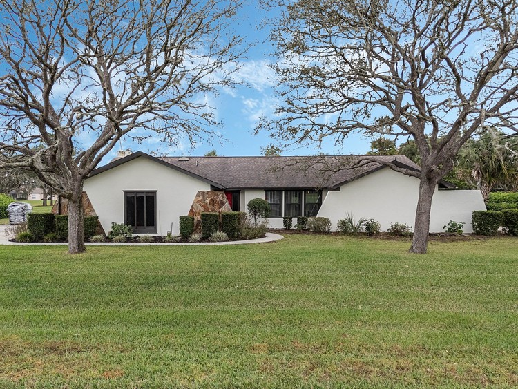 560 E FALCONRY CT