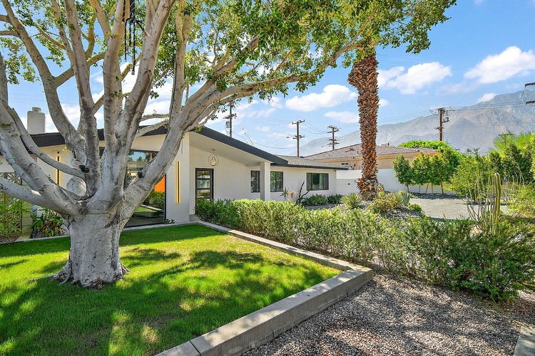 565 W Yorba