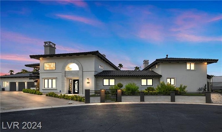 2715 Twin Palms Circle