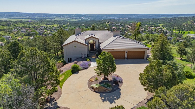 8305 Bluffview Way