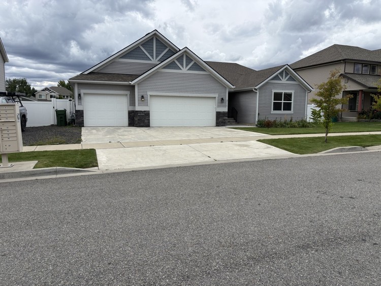2719 W Heath Ave