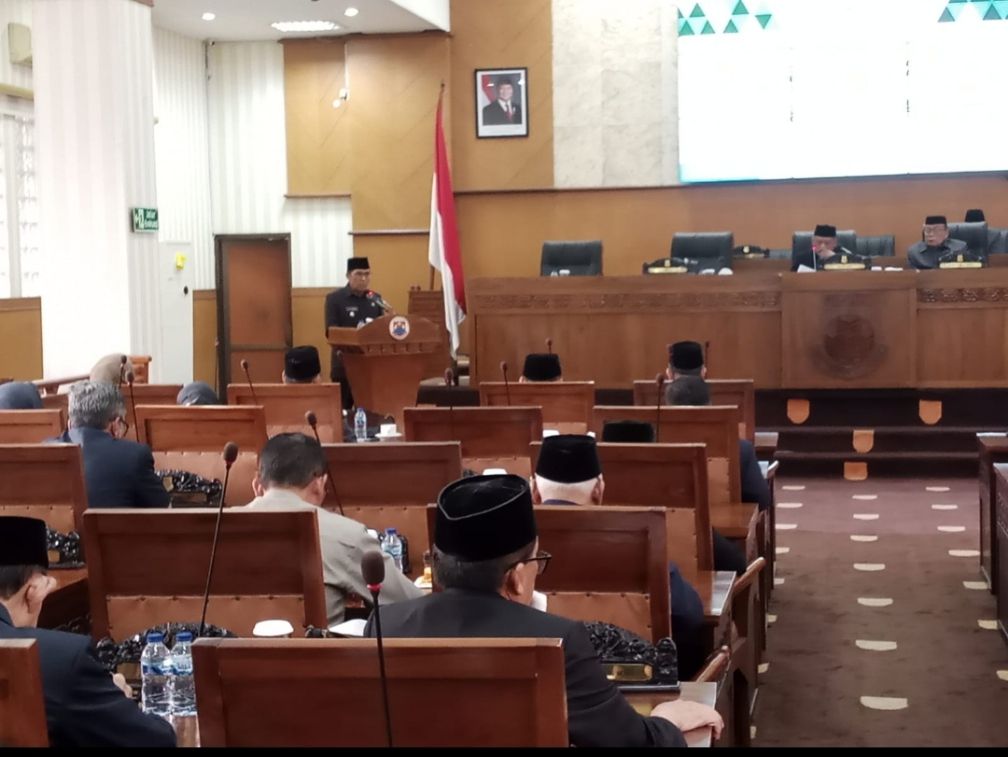 Wali Kota Cimahi Sampaikan Tiga Raperda Strategis dalam Rapat Paripurna DPRD