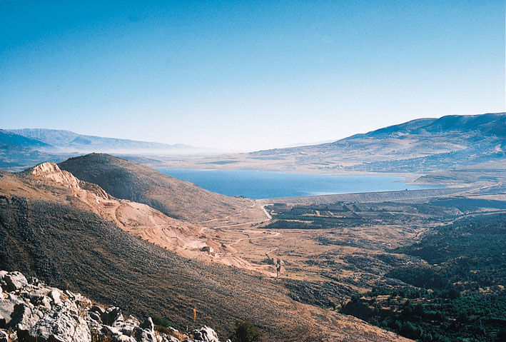 Lake Qaraoun