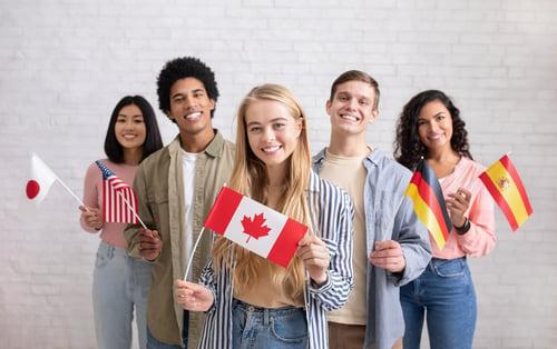 Canadá y Estados Unidos endurecen sus políticas para estudiantes internacionales
