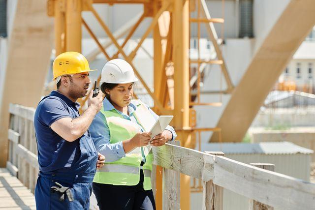 La IA de Toronto revisa permisos de obra: ¿reduce errores para los contratistas latinos?