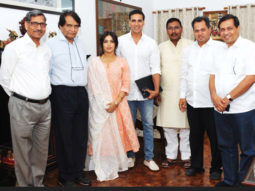 Check out: Akshay Kumar and Bhumi Pednekar meet Railway Minister Suresh Prabhu in Delhi