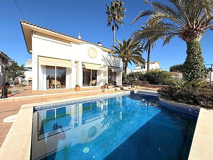 Casa de 5 hab. y 297 m² en La Llosa - Mediterrani (Cambrils)
