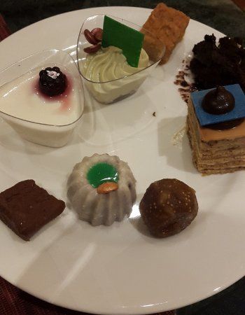 Buffet dishes at ITC Grand Central in Mumbai - BookMyBuffet