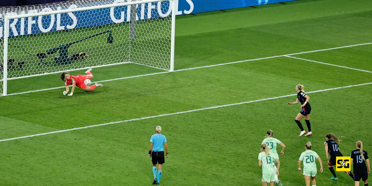 Momen Penyelamatan Penalti dari Laura Giuliani