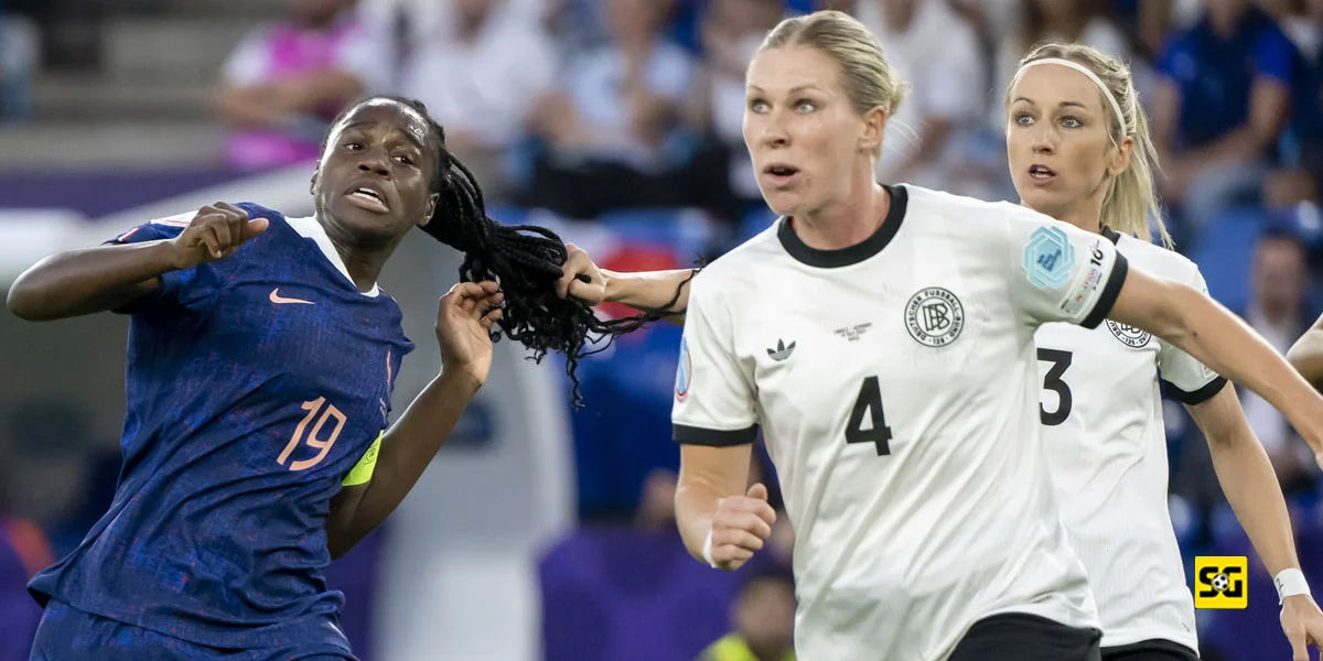 Momen Penarikan Rambut Griedge Mbock Bathy oleh Kathrin Hendrich