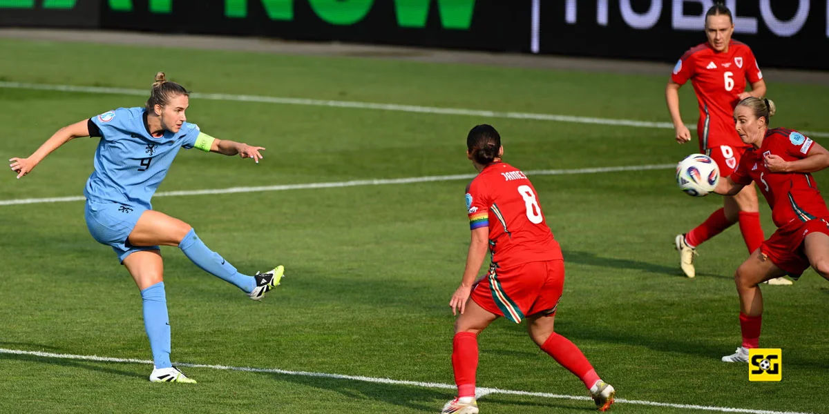 Momen Gol dari Vivianne Miedema