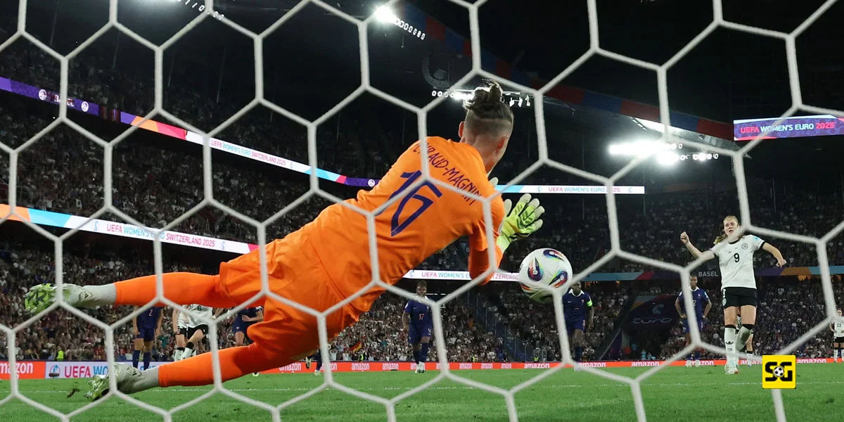 Momen Kegagalan Penalti dari Sjoeke Nusken