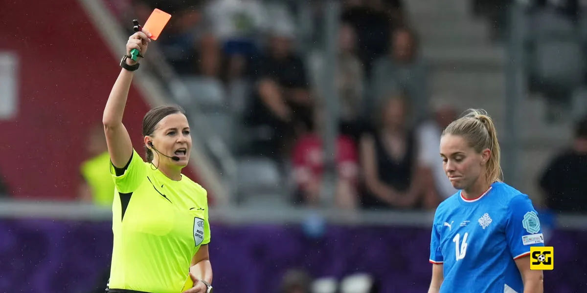 Momen Kartu Merah dari Hildur Antonsdottir