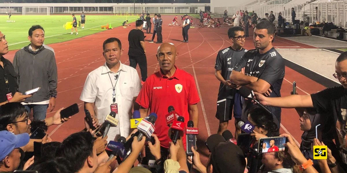 Simon Tahamata Kaget Lihat Talenta Pemain Timnas Indonesia: Bakat Ada, Tapi Terlambat Dimaksimalkan!