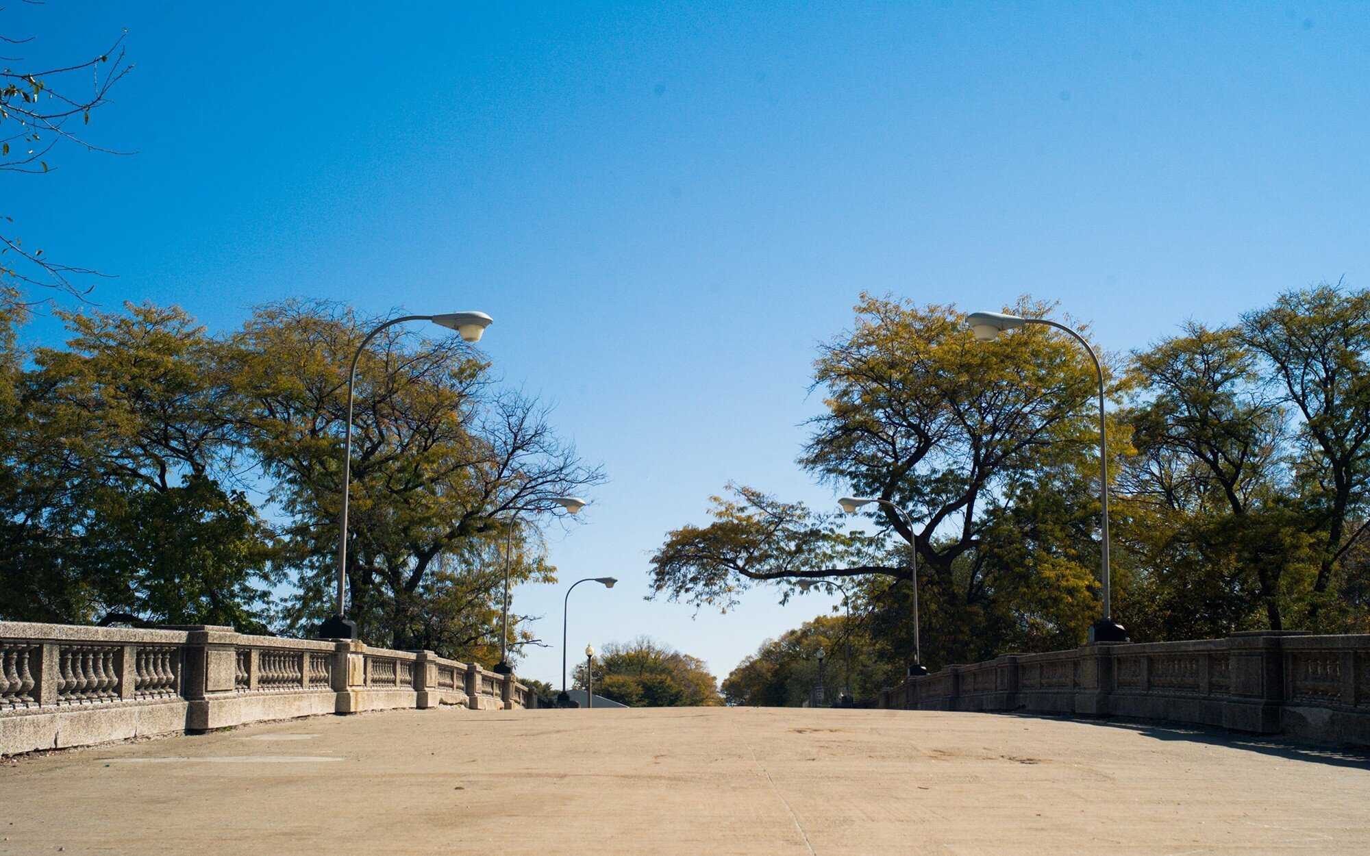 A photo of the Grant Park pedestrian bridge