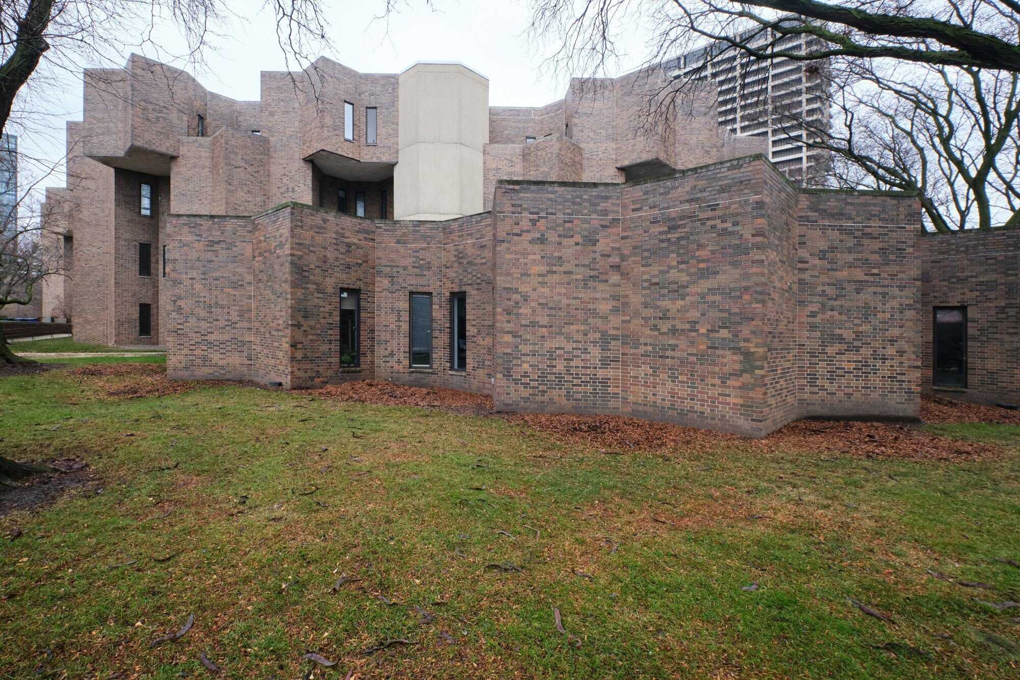 A photo of the Behavioral Sciences building.