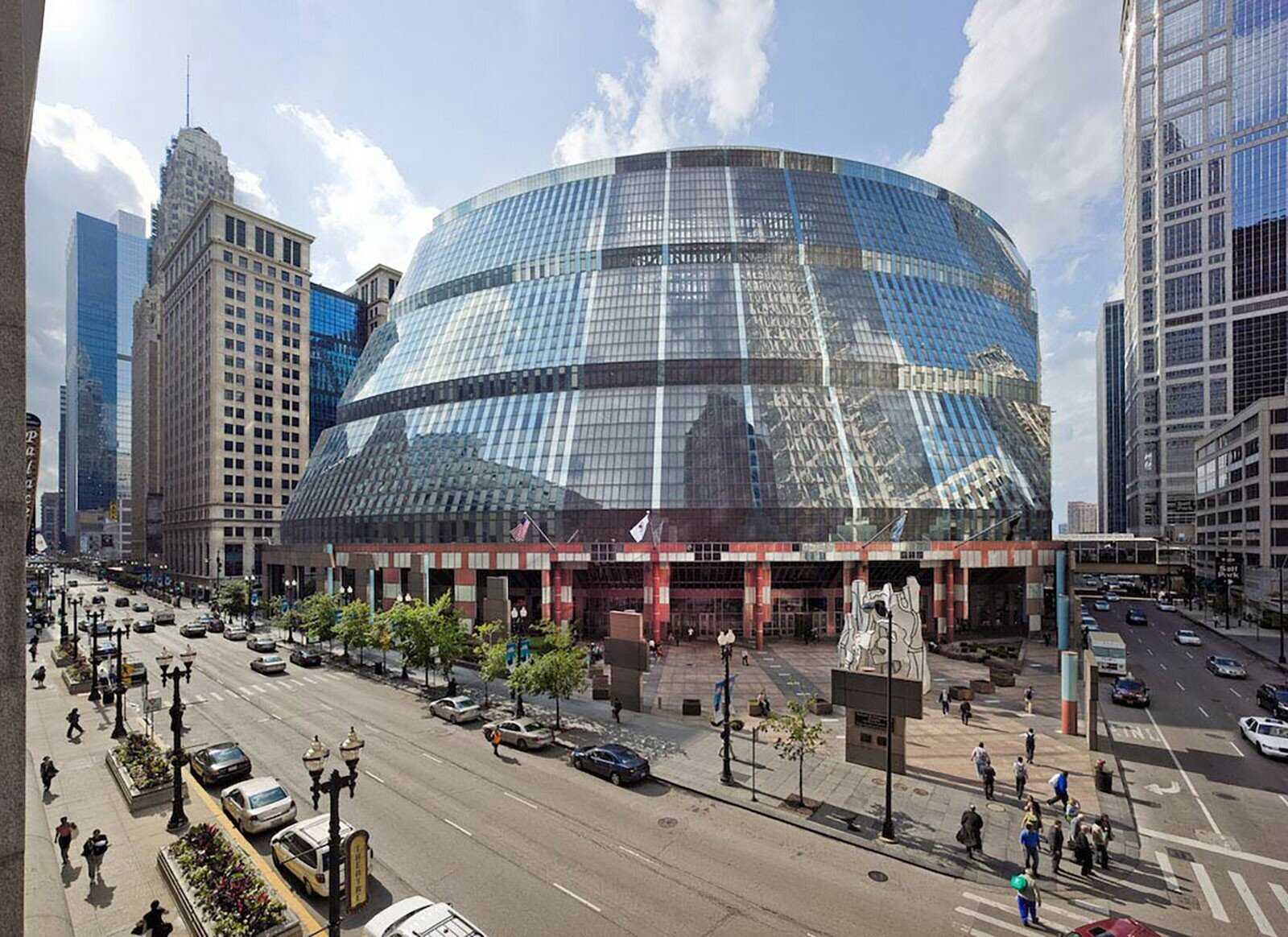 The James R. Thompson Center. Photo courtesy of JAHN.