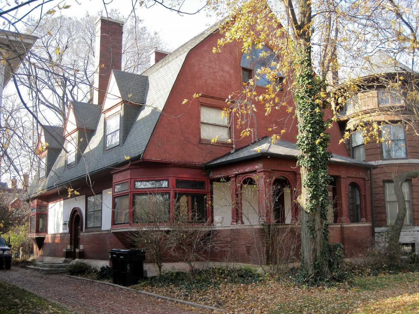 A photo of the Warren McArthur House