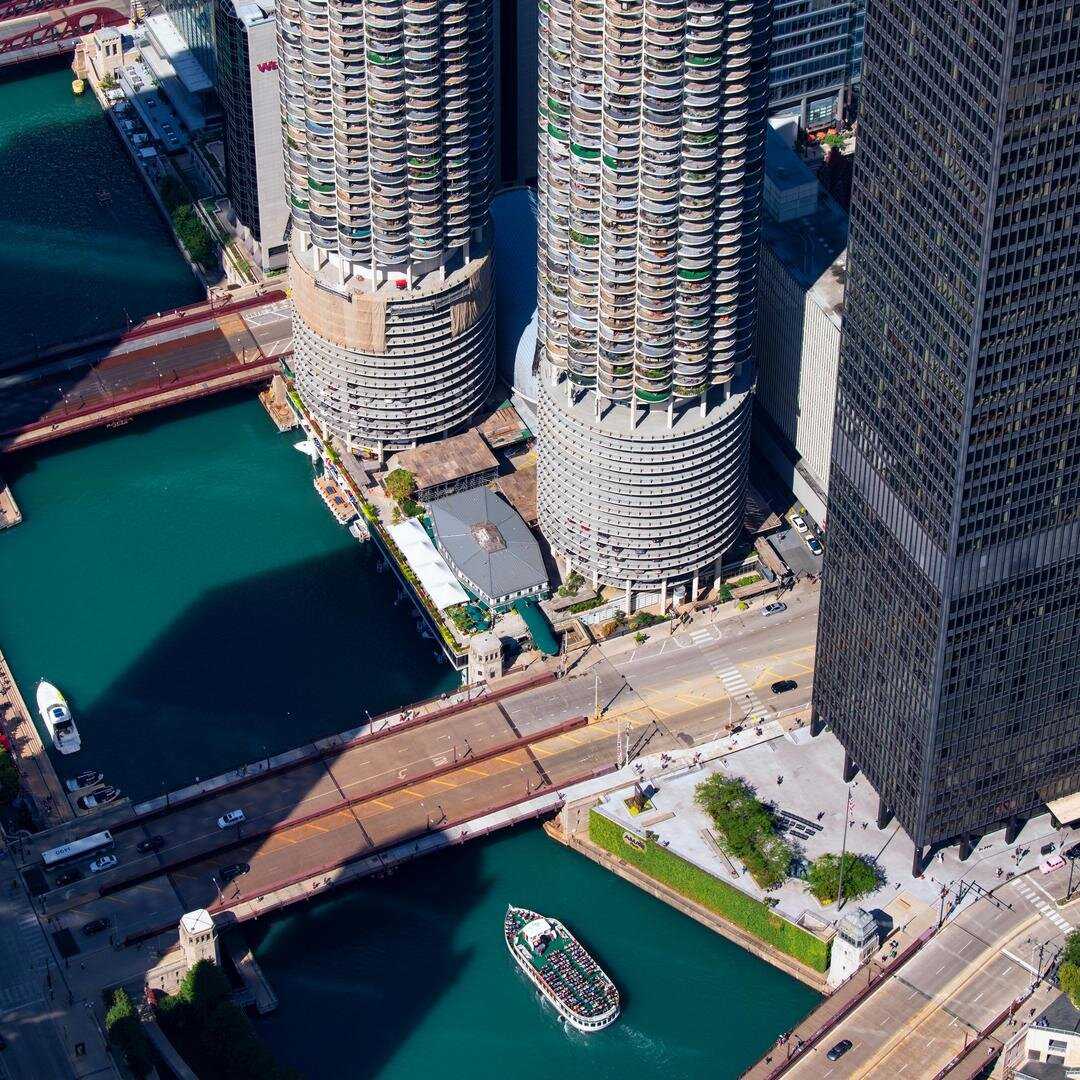 Looking up from boat on Chicago River 