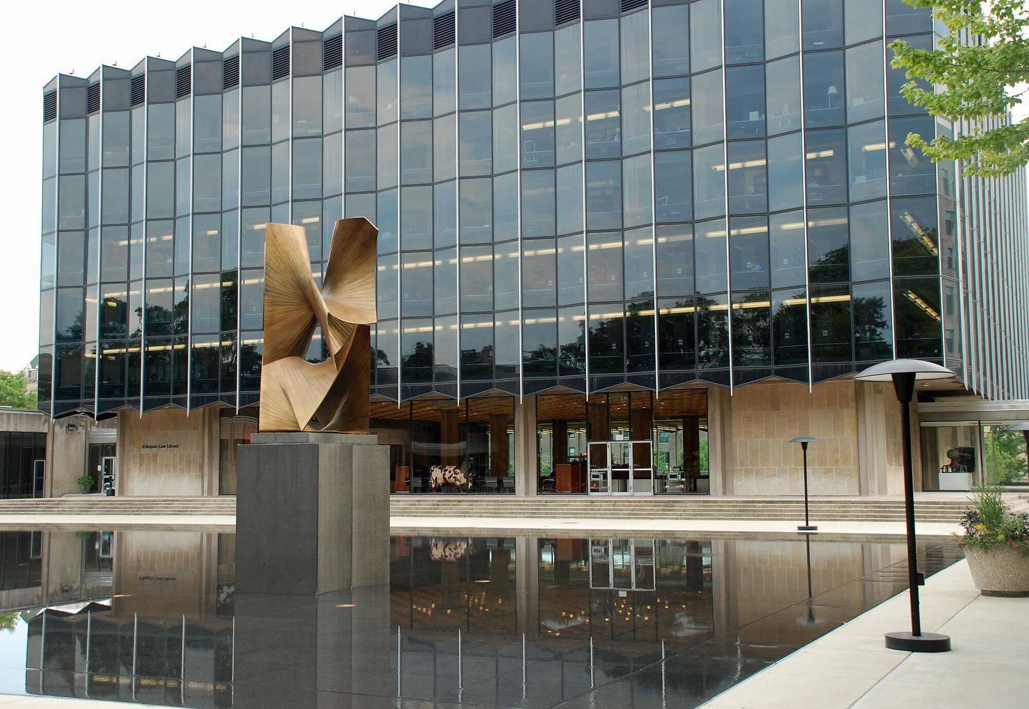 An exterior photo of the University of Chicago Law School