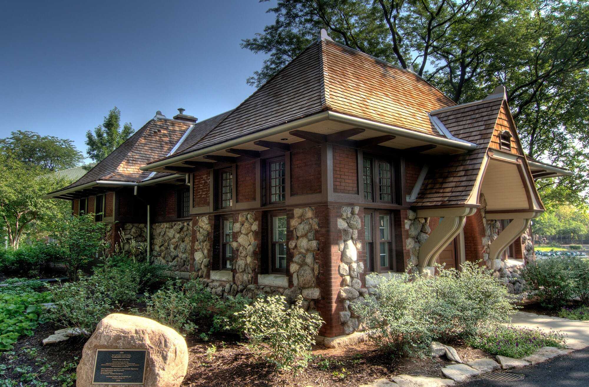 A photo of Carlson Cottage.